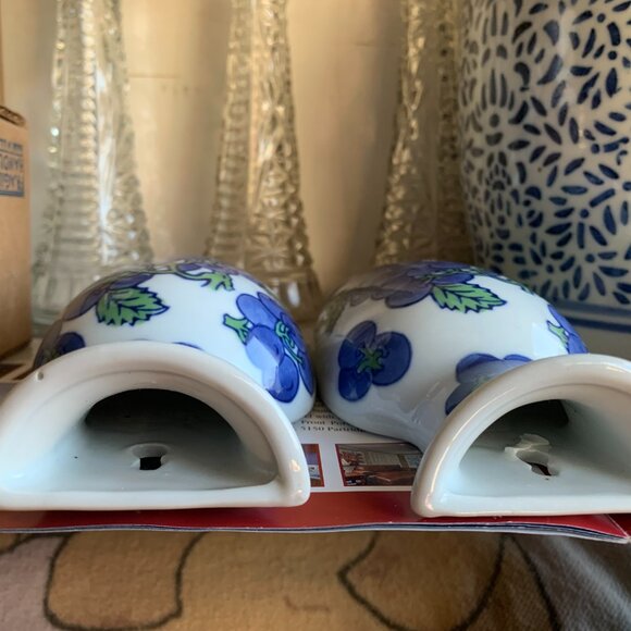Chinese porcelain wall pocket vase blue and white set of 2 - Picture 3 of 10